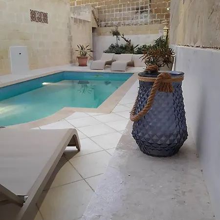 Mood 4* Għarb