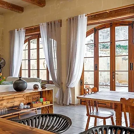 Bed and Breakfast Mood 4*