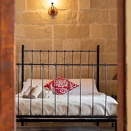 Bed and Breakfast Mood